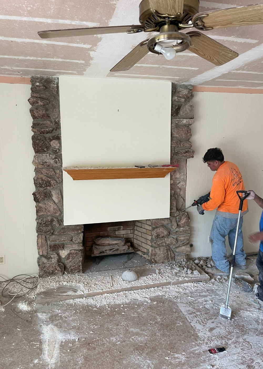 Cali Shine Expert Demolition in Los Angeles. A powerful shot of heavy machinery safely and efficiently carrying out a controlled structural or interior demolition project in a Southern California setting.