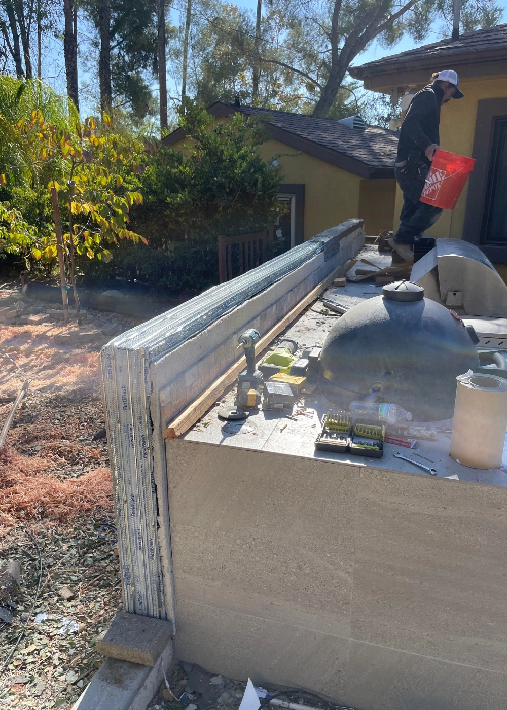 Cali Shine Expert Demolition in Los Angeles. A powerful shot of heavy machinery safely and efficiently carrying out a controlled structural or interior demolition project in a Southern California setting.