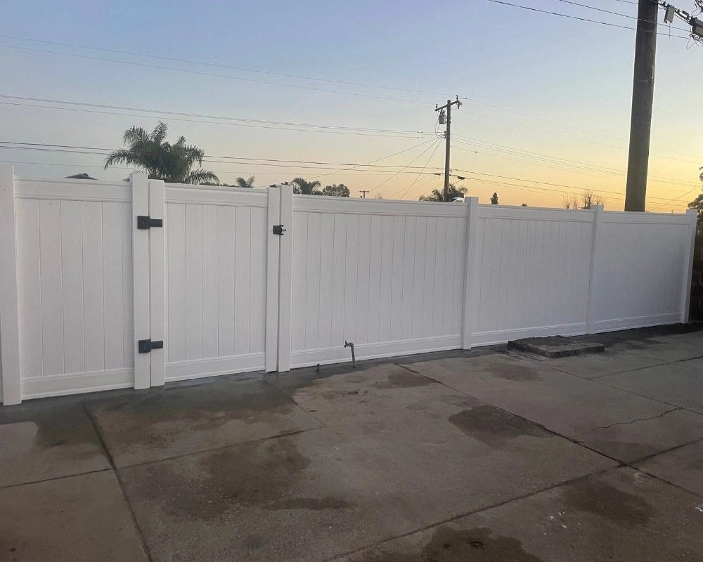 Cali Shine Expert Demolition in Los Angeles. A powerful shot of heavy machinery safely and efficiently carrying out a controlled structural or interior demolition project in a Southern California setting.