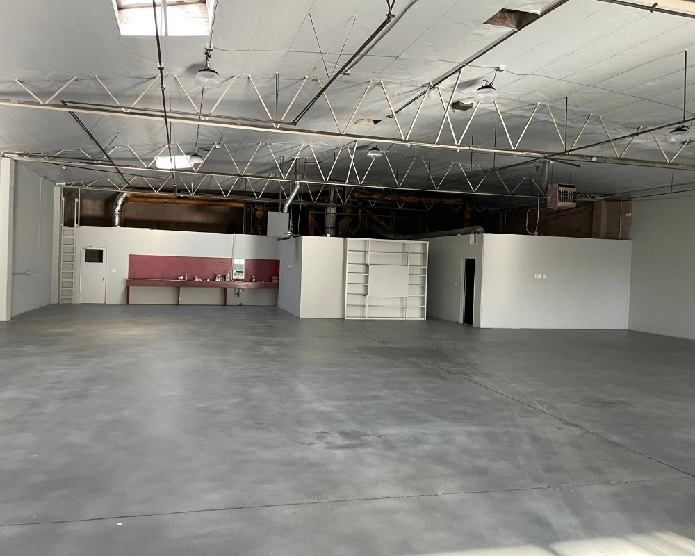 Cali Shine Expert Demolition in Los Angeles. A powerful shot of heavy machinery safely and efficiently carrying out a controlled structural or interior demolition project in a Southern California setting.