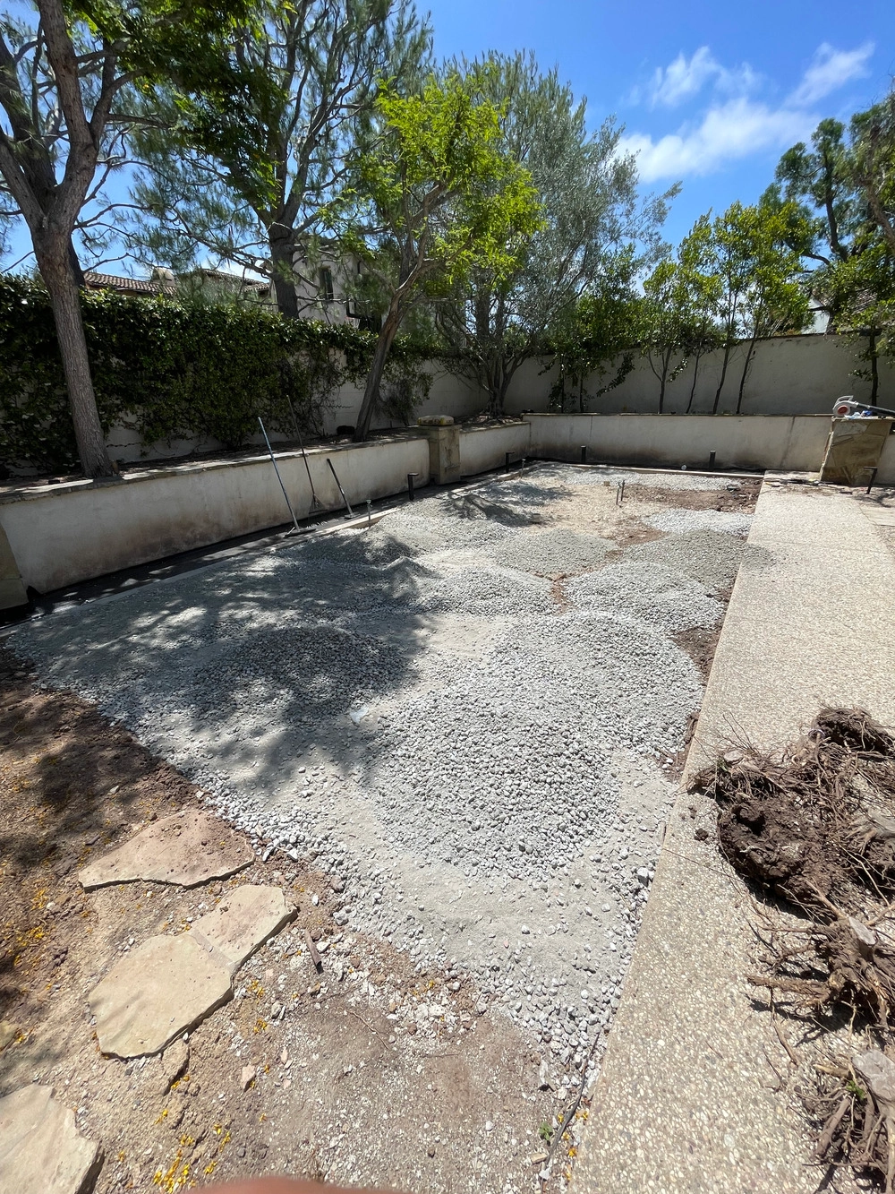 Cali Shine Expert Demolition in Los Angeles. A powerful shot of heavy machinery safely and efficiently carrying out a controlled structural or interior demolition project in a Southern California setting.
